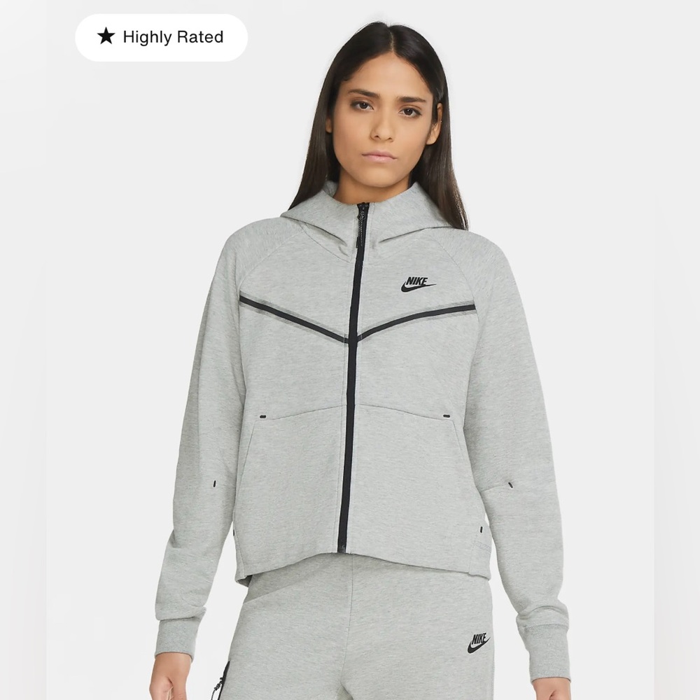 Cropped Nike Sportswear Tech Fleece Windrunner Size Medium